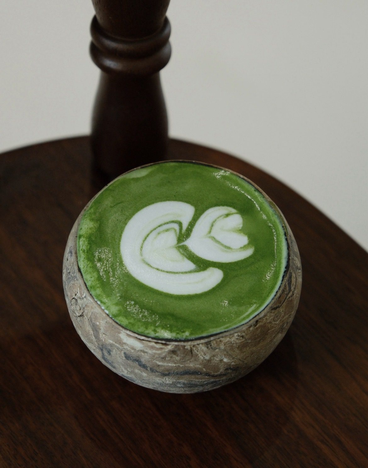 RongQing Matcha premium barista-grade latte in a glass — jade-green matcha poured over milk